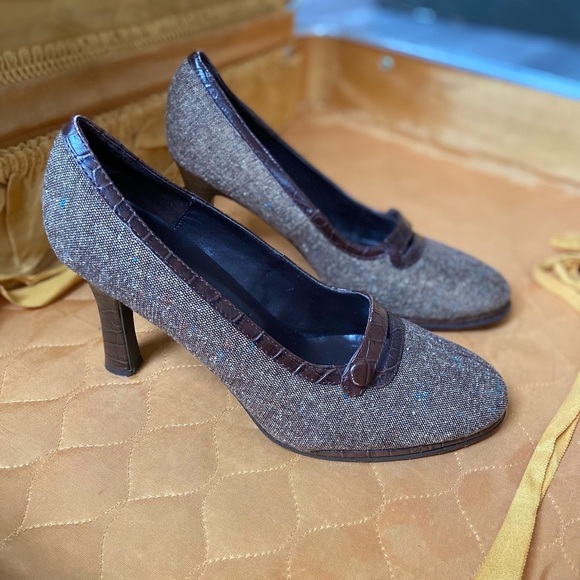 Tweed Heels - Picture 1 of 3